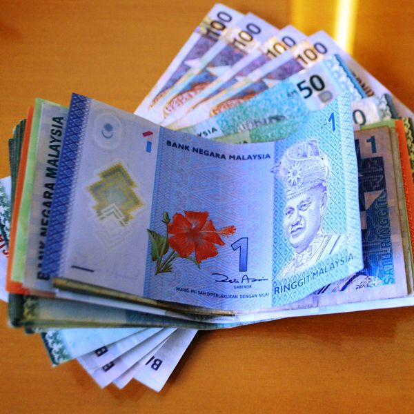 ارسال و انتقال پول از مالزی به ایران یا به صورت بالعکس روش های متفاوتی دارد که در این مطلب به طور مفصل به هر کدام از روش های ارسال پول از مالزی به ایران می‌پردازیم