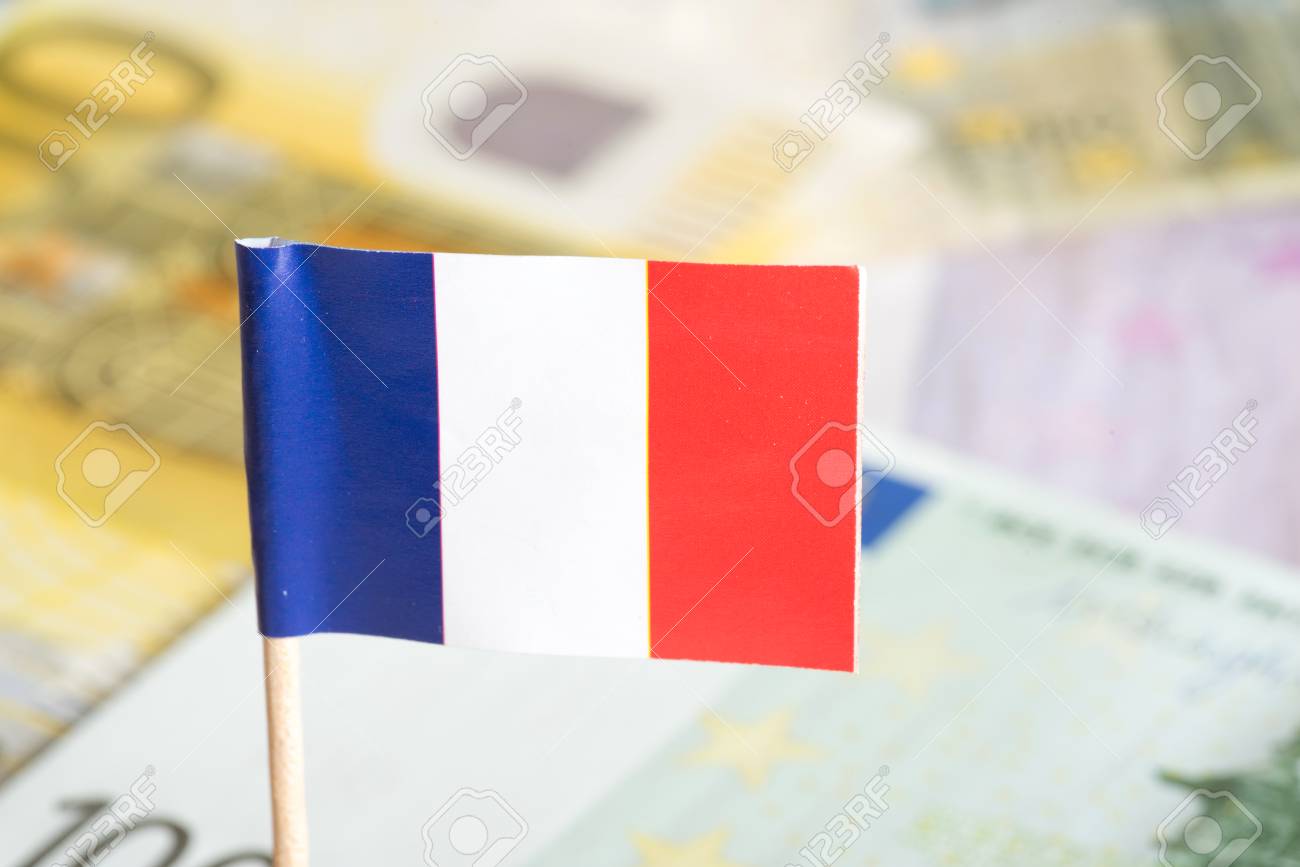 You are currently viewing ارسال پول از ایران به فرانسه و روش های ارزان تر آن